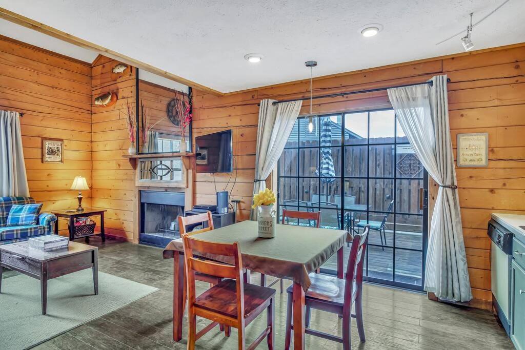 3 Bedroom Log Cabin Condo Close To Everything! Branson Exterior photo