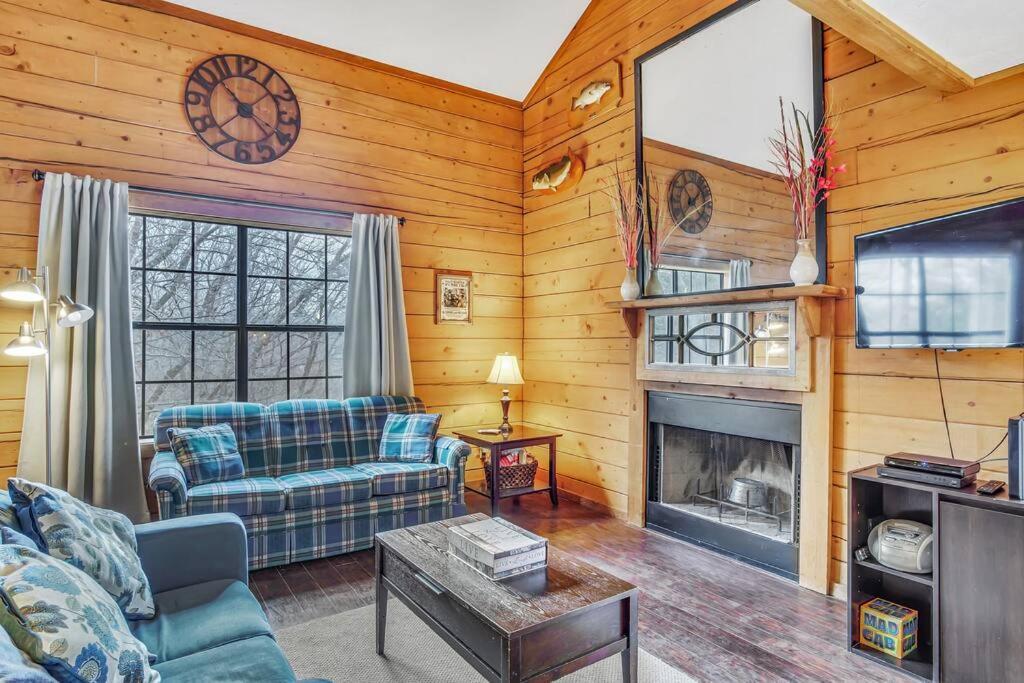 3 Bedroom Log Cabin Condo Close To Everything! Branson Exterior photo